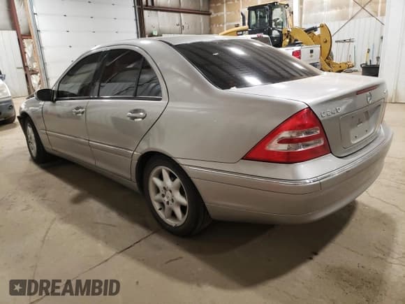 ✅ 2003 Mercedes-Benz C 240 • VIN: WDBRF81J63F356884 • Lot: 63701705. Wystawiony na Copart z przebiegiem 104 856 mil. Bezpłatny archiwum sprzedaży aukcyjnych z USA i szczegółowy raport historii pojazdu na DreamBid. Zdjęcie 2.