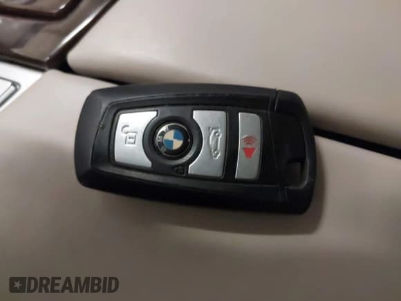 ✅ 2014 BMW 5 Series 550i xDrive • VIN: WBAKP9C5XED692748 • Лот: 41498393. Опубликован ранее на IAAI с пробегом 69 542 миль. Бесплатный доступ к архиву аукционных продаж из США и подробный отчёт об истории автомобиля на DreamBid. Изображение 11.