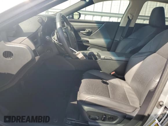 ✅ 2022 Lexus ES 300h • VIN: 58ADA1C11NU021579 • Лот: 82649745. Опубликован ранее на Copart с пробегом 46 663 миль. Бесплатный доступ к архиву аукционных продаж из США и подробный отчёт об истории автомобиля на DreamBid. Изображение 7.