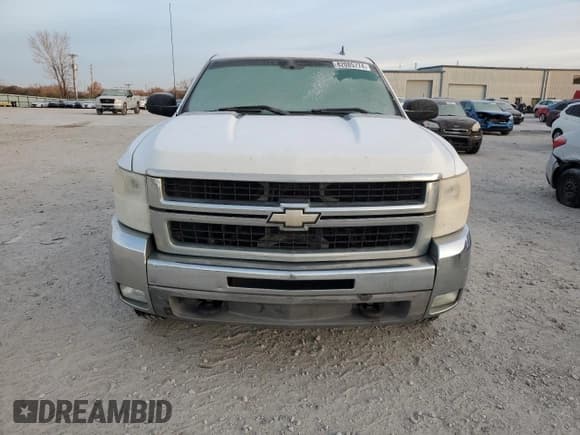 ✅ 2007 Chevrolet Silverado 2500HD Work Truck • VIN: 1GCHK24K47E535835 • Lot: 82085774. Wystawiony na Copart z przebiegiem 187 627 mil. Bezpłatny archiwum sprzedaży aukcyjnych z USA i szczegółowy raport historii pojazdu na DreamBid. Zdjęcie 5.
