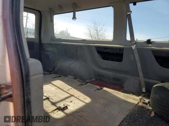 ✅ 2005 Ford Econoline Passenger XL • VIN: 1FBNE31LX5HA76002 • Lot: 43599865. Wystawiony na Copart z przebiegiem 198 749 mil. Bezpłatny archiwum sprzedaży aukcyjnych z USA i szczegółowy raport historii pojazdu na DreamBid. Zdjęcie 11.