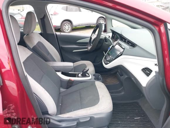 ✅ 2018 Chevrolet Bolt EV LT • VIN: 1G1FW6S09J4140303 • Lot: 42029513. Wystawiony na IAAI z przebiegiem 40 097 mil. Bezpłatny archiwum sprzedaży aukcyjnych z USA i szczegółowy raport historii pojazdu na DreamBid. Zdjęcie 5.