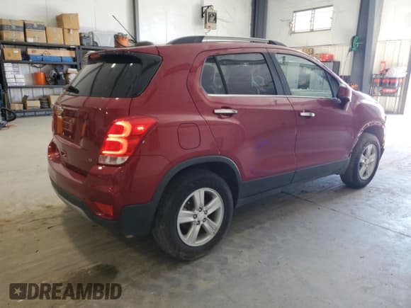 ✅ 2020 Chevrolet Trax LT • VIN: 3GNCJPSB3LL251921 • Lot: 90242385. Wystawiony na Copart z przebiegiem 24 960 mil. Bezpłatny archiwum sprzedaży aukcyjnych z USA i szczegółowy raport historii pojazdu na DreamBid. Zdjęcie 3.