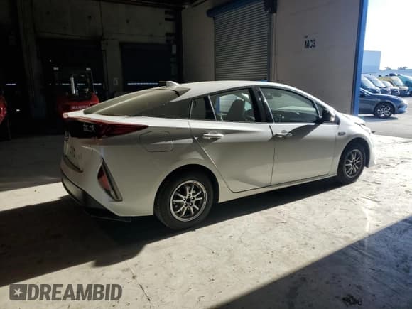 ✅ 2017 Toyota Prius Advanced • VIN: JTDKARFP4H3015755 • Lot: 82633325. Wystawiony na Copart z przebiegiem 166 662 mil. Bezpłatny archiwum sprzedaży aukcyjnych z USA i szczegółowy raport historii pojazdu na DreamBid. Zdjęcie 3.