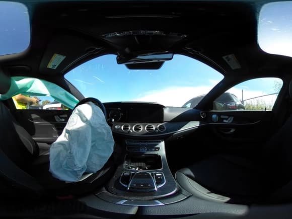 ✅ 2019 Mercedes-Benz E 450 • VIN: WDDZF6JBXKA578859 • Lot: 35463261. Wystawiony na IAAI z przebiegiem 32 553 mil. Bezpłatny archiwum sprzedaży aukcyjnych z USA i szczegółowy raport historii pojazdu na DreamBid. Zdjęcie 13.