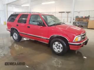 ✅ 1996 Chevrolet Blazer • VIN: 1GNDT13W3T2285307 • Lot: 54128285. Wystawiony na Copart z przebiegiem 121 599 mil. Bezpłatny archiwum sprzedaży aukcyjnych z USA i szczegółowy raport historii pojazdu na DreamBid. Zdjęcie 4.