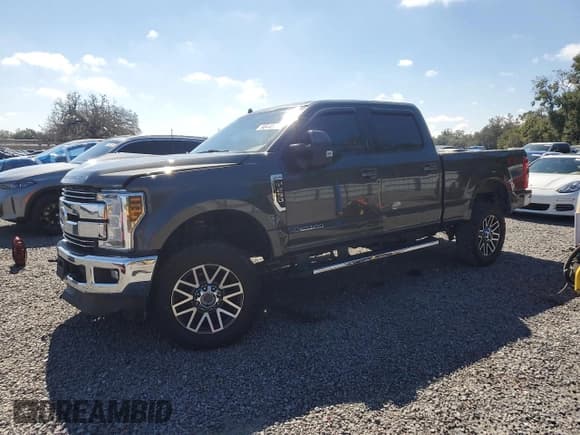 ✅ 2019 Ford F-250 XLT • VIN: 1FT7W2BTXKEF68133 • Lot: 90440475. Listed on Copart with 79,838 mi. Free auction sales archive from the USA and detailed vehicle history report at DreamBid. Image 1.