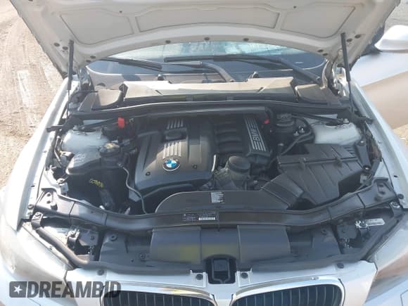 ✅ 2011 BMW 3 Series 328i xDrive • VIN: WBAPK7G55BNN78374 • Lot: 42438297. Wystawiony na IAAI z przebiegiem 88 498 mil. Bezpłatny archiwum sprzedaży aukcyjnych z USA i szczegółowy raport historii pojazdu na DreamBid. Zdjęcie 10.