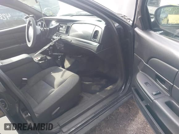 ✅ 2010 Ford Police Interceptor • VIN: 2FABP7BV8AX143700 • Lot: 42202885. Listed on IAAI with 100,000 mi. Free auction sales archive from the USA and detailed vehicle history report at DreamBid. Image 5.