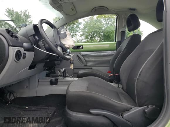 ✅ 1999 Volkswagen Beetle GLS • VIN: 3VWCA21C7XM428859 • Lot: 63816035. Listed on Copart with 173,833 mi. Free auction sales archive from the USA and detailed vehicle history report at DreamBid. Image 7.