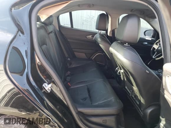 ✅ 2019 Alfa Romeo Giulia Sport • VIN: ZARFAMAN4K7598974 • Lot: 84188335. Wystawiony na Copart z przebiegiem 24 544 mil. Bezpłatny archiwum sprzedaży aukcyjnych z USA i szczegółowy raport historii pojazdu na DreamBid. Zdjęcie 10.