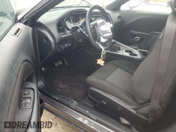 ✅ 2022 Dodge Challenger SXT • VIN: 2C3CDZAG8NH149300 • Lot: 73142354. Wystawiony na Copart z przebiegiem 23 841 mil. Bezpłatny archiwum sprzedaży aukcyjnych z USA i szczegółowy raport historii pojazdu na DreamBid. Zdjęcie 8.