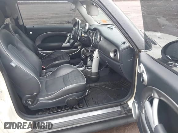 ✅ 2006 MINI Hardtop S • VIN: WMWRE33576TJ36440 • Lot: 43844272. Listed on IAAI with 149,176 mi. Free auction sales archive from the USA and detailed vehicle history report at DreamBid. Image 5.