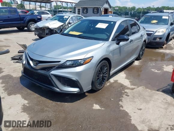 ✅ 2022 Toyota Camry SE • VIN: 4T1G11BKXNU068768 • Лот: 42742711. Опубликован ранее на IAAI с пробегом 47 289 миль. Бесплатный доступ к архиву аукционных продаж из США и подробный отчёт об истории автомобиля на DreamBid. Изображение 2.