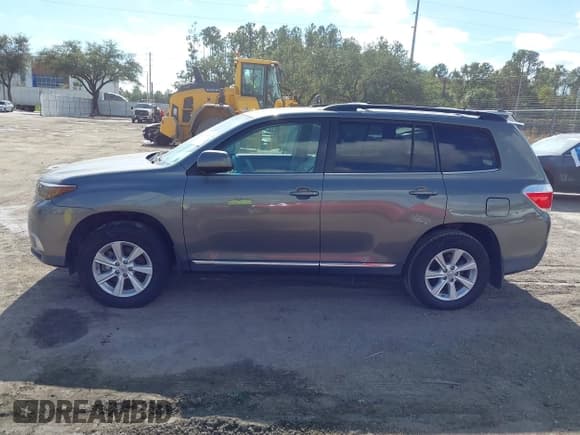 ✅ 2011 Toyota Highlander • VIN: 5TDBK3EH6BS059640 • Lot: 43786611. Listed on IAAI with 250,561 mi. Free auction sales archive from the USA and detailed vehicle history report at DreamBid. Image 14.