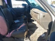 ✅ 2003 Chevrolet Silverado 2500HD LS • VIN: 1GCHC29U33E155032 • Lot: 43652498. Wystawiony na IAAI z przebiegiem Nie podano. Bezpłatny archiwum sprzedaży aukcyjnych z USA i szczegółowy raport historii pojazdu na DreamBid. Zdjęcie 5.