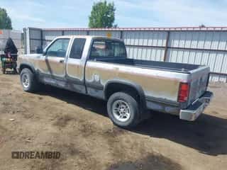 1992 Dodge Dakota z VIN 1B7GG23X9NS683519, wystawiony jako IAAI lot #42217984 z przebiegiem 178 152 mil mil oraz . Historia ofert i sprzedaży dostępna na DreamBid. Obrazek 3.