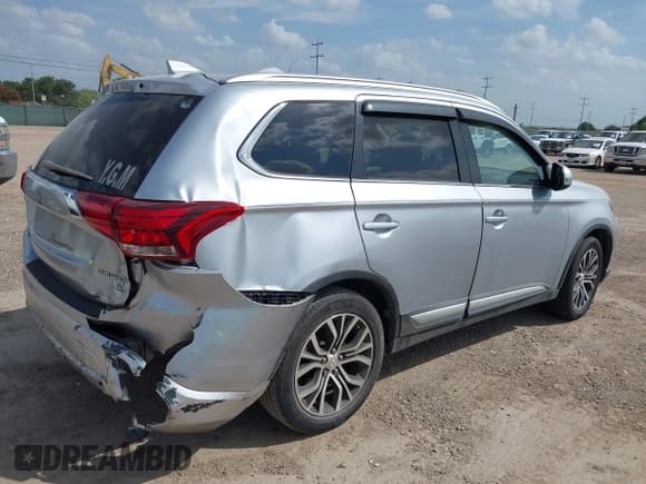 ✅ 2017 Mitsubishi Outlander SE • VIN: JA4AD3A38HZ030884 • Lot: 42409769. Listed on IAAI with 185,220 mi. Free auction sales archive from the USA and detailed vehicle history report at DreamBid. Image 4.