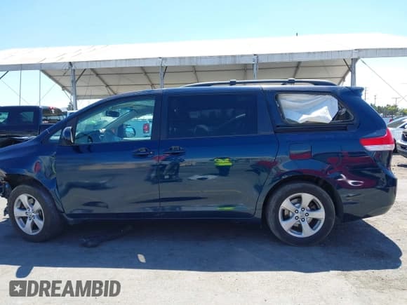 ✅ 2012 Toyota Sienna LE AAS • VIN: 5TDKK3DC5CS193806 • Лот: 43175998. Опубликован ранее на IAAI с пробегом 155 080 миль. Бесплатный доступ к архиву аукционных продаж из США и подробный отчёт об истории автомобиля на DreamBid. Изображение 15.