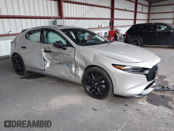 ✅ 2024 Mazda 3 Premium Plus • VIN: JM1BPBNY7R1655200 • Лот: 43771098. Опубликован ранее на IAAI с пробегом 18 576 миль. Бесплатный доступ к архиву аукционных продаж из США и подробный отчёт об истории автомобиля на DreamBid. Изображение 1.