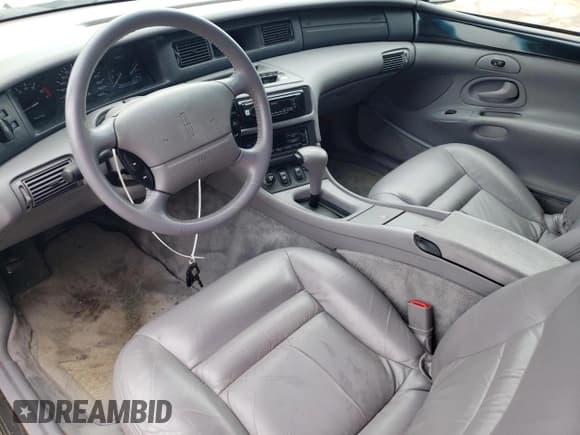 ✅ 1993 Lincoln Mark VIII • VIN: 1LNLM91V0PY696494 • Lot: 44273753. Wystawiony na Copart z przebiegiem 34 772 mil. Bezpłatny archiwum sprzedaży aukcyjnych z USA i szczegółowy raport historii pojazdu na DreamBid. Zdjęcie 8.