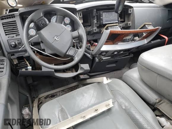 2007 Dodge 3500 Laramie z VIN 3D3MX48C17G723839, wystawiony jako Copart lot #42951025 z przebiegiem Nie podano mil oraz Szkoda całkowita • Salvage title. Historia ofert i sprzedaży dostępna na DreamBid. Obrazek 8.