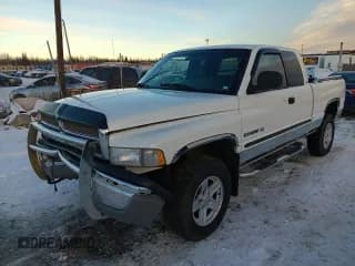 ✅ 2000 Dodge 1500 • VIN: 3B7HF13Z8YG141116 • Lot: 90345655. Wystawiony na Copart z przebiegiem 169 049 mil. Bezpłatny archiwum sprzedaży aukcyjnych z USA i szczegółowy raport historii pojazdu na DreamBid. Zdjęcie 1.
