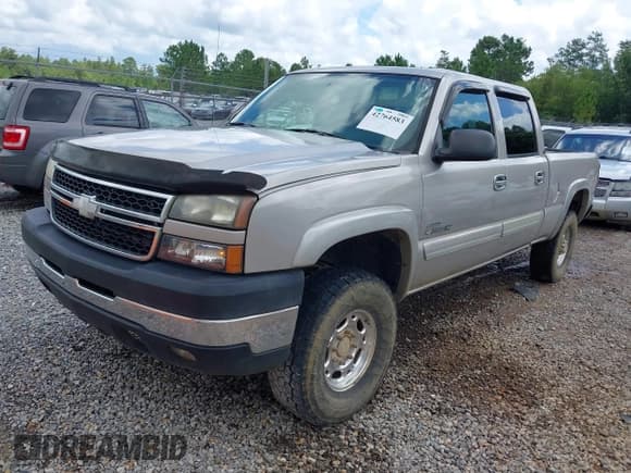 ✅ 2006 Chevrolet Silverado 2500HD LT3 • VIN: 1GCHK23D36F183312 • Лот: 42764583. Опубликован ранее на IAAI с пробегом 233 413 миль. Бесплатный доступ к архиву аукционных продаж из США и подробный отчёт об истории автомобиля на DreamBid. Изображение 2.