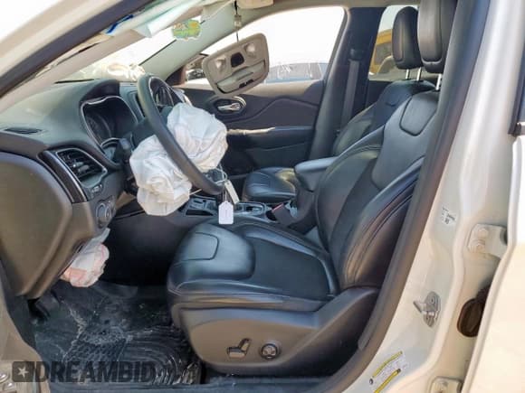 ✅ 2019 Jeep Cherokee Latitude Plus • VIN: 1C4PJLLB0KD466100 • Lot: 85128315. Wystawiony na Copart z przebiegiem Nie podano. Bezpłatny archiwum sprzedaży aukcyjnych z USA i szczegółowy raport historii pojazdu na DreamBid. Zdjęcie 7.