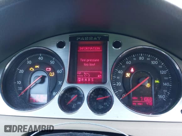 ✅ 2008 Volkswagen Passat 3.6L V6 • VIN: WVWCU73C48E048003 • Lot: 41414998. Listed on IAAI with 71,069 mi. Free auction sales archive from the USA and detailed vehicle history report at DreamBid. Image 7.