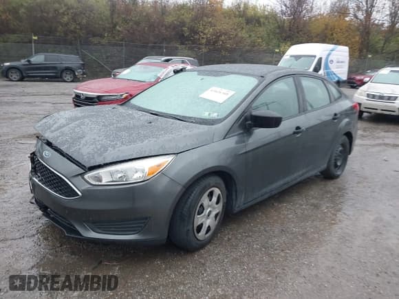 ✅ 2017 Ford Focus S • VIN: 1FADP3E2XHL256073 • Lot: 43826308. Wystawiony na IAAI z przebiegiem 102 685 mil. Bezpłatny archiwum sprzedaży aukcyjnych z USA i szczegółowy raport historii pojazdu na DreamBid. Zdjęcie 18.