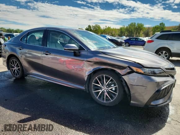 2022 Toyota Camry SE с VIN 4T1G11BK7NU055573, выставлен на аукционе Copart как лот 70327775 с пробегом 19 437 миль миль и Списание • Salvage title. История ставок и продаж доступна на DreamBid. Изображение 4.