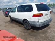 ✅ 1998 Toyota Sienna CE • VIN: 4T3GF19C2WU063623 • Lot: 42142554. Wystawiony na IAAI z przebiegiem 272 791 mil. Bezpłatny archiwum sprzedaży aukcyjnych z USA i szczegółowy raport historii pojazdu na DreamBid. Zdjęcie 3.