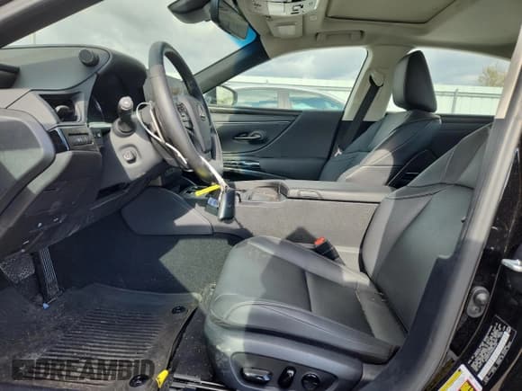 ✅ 2024 Lexus ES 300h • VIN: 58ADA1C11RU044494 • Lot: 90793235. Listed on Copart with 30,786 mi. Free auction sales archive from the USA and detailed vehicle history report at DreamBid. Image 7.