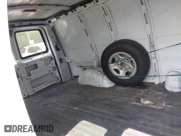 ✅ 2005 Chevrolet Express Cargo • VIN: 1GCFG15X151253802 • Lot: 42618397. Listed on IAAI with 212,370 mi. Free auction sales archive from the USA and detailed vehicle history report at DreamBid. Image 8.