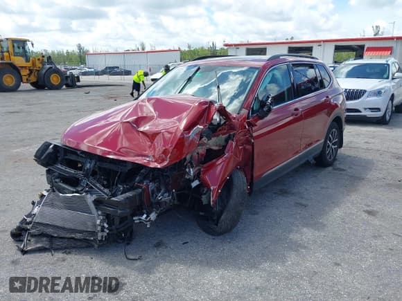✅ 2021 Volkswagen Tiguan SE • VIN: 3VV3B7AX2MM032142 • Лот: 39698567. Опубликован ранее на IAAI с пробегом 58 556 миль. Бесплатный доступ к архиву аукционных продаж из США и подробный отчёт об истории автомобиля на DreamBid. Изображение 2.