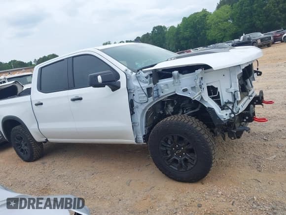 ✅ 2025 Chevrolet Silverado 1500 ZR2 • VIN: 3GCUKHEL1SG170864 • Лот: 42167688. Опубликован ранее на IAAI с пробегом 1 296 миль. Бесплатный доступ к архиву аукционных продаж из США и подробный отчёт об истории автомобиля на DreamBid. Изображение 13.