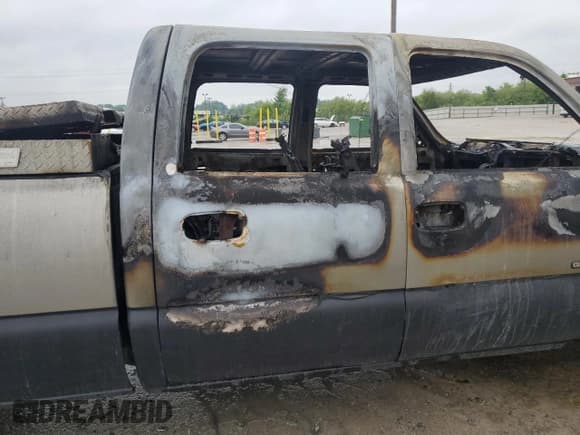 ✅ 2003 GMC Sierra 2500HD SLT • VIN: 1GTHK23133F100687 • Lot: 57801575. Listed on Copart with Not provided. Free auction sales archive from the USA and detailed vehicle history report at DreamBid. Image 10.