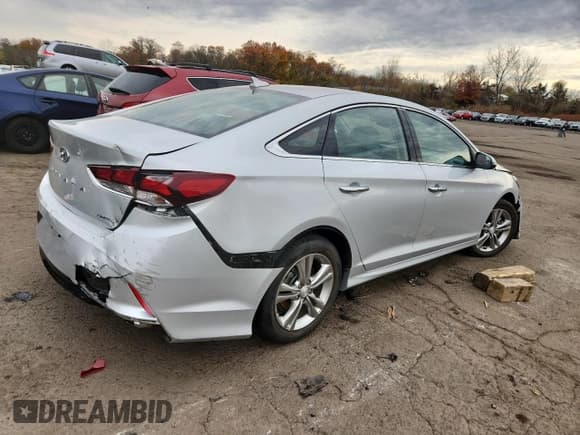 ✅ 2019 Hyundai Sonata SEL • VIN: 5NPE34AF2KH820870 • Lot: 90813495. Listed on Copart with 16,796 mi. Free auction sales archive from the USA and detailed vehicle history report at DreamBid. Image 3.