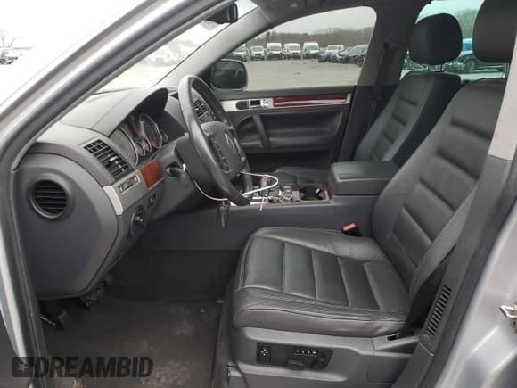 ✅ 2006 Volkswagen Touareg 3.2L V6 • VIN: WVGZG77L56D011956 • Лот: 87469284. Опубликован ранее на Copart с пробегом 65 628 миль. Бесплатный доступ к архиву аукционных продаж из США и подробный отчёт об истории автомобиля на DreamBid. Изображение 7.