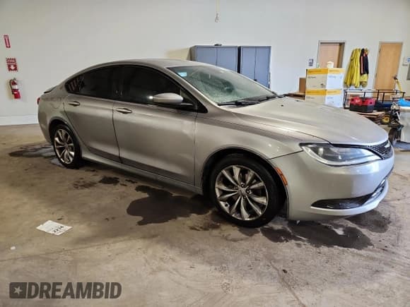 ✅ 2016 Chrysler 200 S • VIN: 1C3CCCBB5GN172966 • Lot: 91805305. Wystawiony na Copart z przebiegiem 101 576 mil. Bezpłatny archiwum sprzedaży aukcyjnych z USA i szczegółowy raport historii pojazdu na DreamBid. Zdjęcie 4.