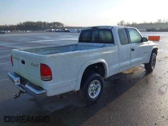 ✅ 1998 Dodge Dakota SLT • VIN: 1B7GG22X2WS519726 • Lot: 42003437. Wystawiony na IAAI z przebiegiem 213 998 mil. Bezpłatny archiwum sprzedaży aukcyjnych z USA i szczegółowy raport historii pojazdu na DreamBid. Zdjęcie 4.