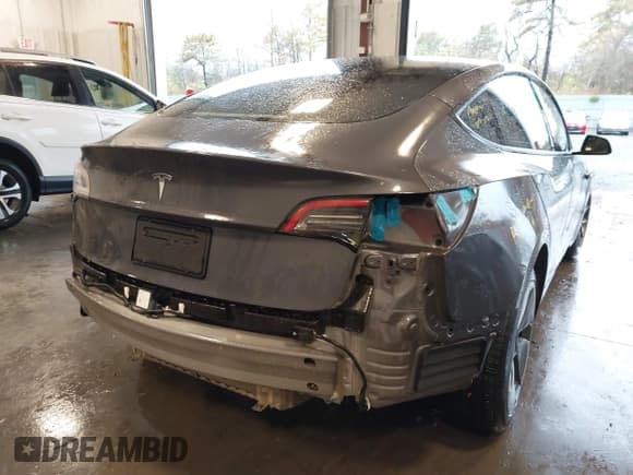 ✅ 2023 Tesla Model 3 • VIN: 5YJ3E1EA4PF688361 • Lot: 43562060. Wystawiony na IAAI z przebiegiem 26 908 mil. Bezpłatny archiwum sprzedaży aukcyjnych z USA i szczegółowy raport historii pojazdu na DreamBid. Zdjęcie 4.