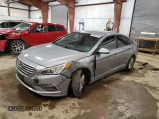 2015 Hyundai Sonata SE z VIN 5NPE24AF4FH230419, wystawiony jako Copart lot #60960795 z przebiegiem 152 979 mil mil oraz Szkoda całkowita • Salvage title. Historia ofert i sprzedaży dostępna na DreamBid. Obrazek 1.