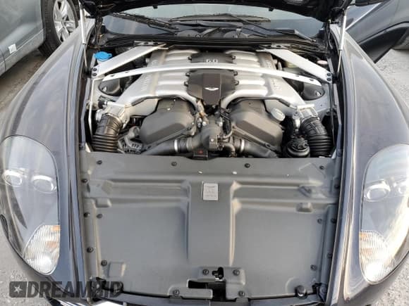 ✅ 2009 Aston Martin DB9 • VIN: SCFAD01E79GA12139 • Lot: 76241164. Wystawiony na Copart z przebiegiem Nie podano. Bezpłatny archiwum sprzedaży aukcyjnych z USA i szczegółowy raport historii pojazdu na DreamBid. Zdjęcie 11.