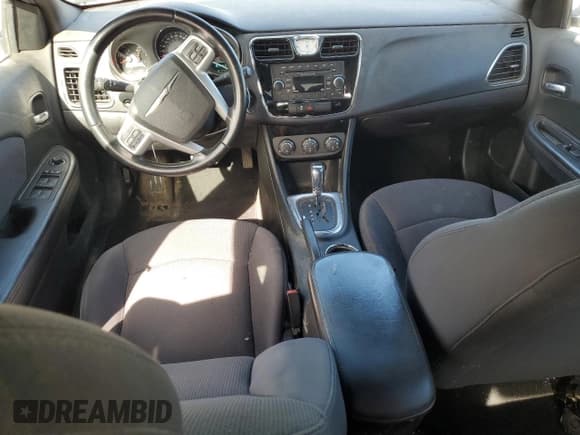 ✅ 2012 Chrysler 200 Touring • VIN: 1C3CCBBG6CN276897 • Лот: 86985205. Опубликован ранее на Copart с пробегом 157 333 миль. Бесплатный доступ к архиву аукционных продаж из США и подробный отчёт об истории автомобиля на DreamBid. Изображение 8.