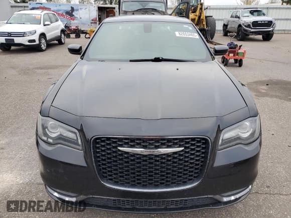 ✅ 2015 Chrysler 300 S • VIN: 2C3CCAGGXFH793085 • Lot: 82653465. Listed on Copart with 266,094 mi. Free auction sales archive from the USA and detailed vehicle history report at DreamBid. Image 5.