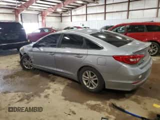 2015 Hyundai Sonata SE z VIN 5NPE24AF4FH230419, wystawiony jako Copart lot #60960795 z przebiegiem 152 979 mil mil oraz Szkoda całkowita • Salvage title. Historia ofert i sprzedaży dostępna na DreamBid. Obrazek 2.