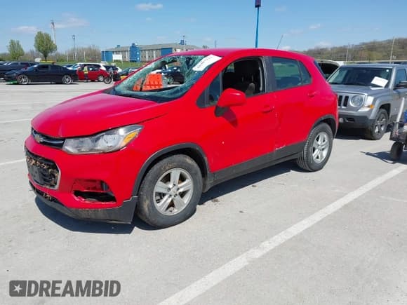 ✅ 2020 Chevrolet Trax LS • VIN: KL7CJKSB9LB353721 • Lot: 41987811. Wystawiony na IAAI z przebiegiem Nie podano. Bezpłatny archiwum sprzedaży aukcyjnych z USA i szczegółowy raport historii pojazdu na DreamBid. Zdjęcie 2.