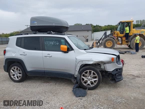 ✅ 2016 Jeep Renegade Latitude • VIN: ZACCJABT7GPD91305 • Lot: 43314056. Wystawiony na IAAI z przebiegiem 78 047 mil. Bezpłatny archiwum sprzedaży aukcyjnych z USA i szczegółowy raport historii pojazdu na DreamBid. Zdjęcie 13.